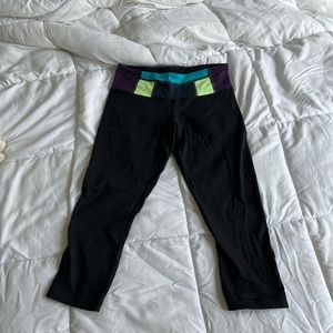 Lululemon Wunder Under Cropped **Reversible** leggings with colored pattern band